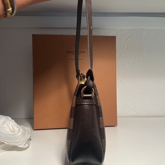 Authentic Louis Vuitton Damier Ebene Trousse Make Up Bag Pochette - Picture 7 of 9